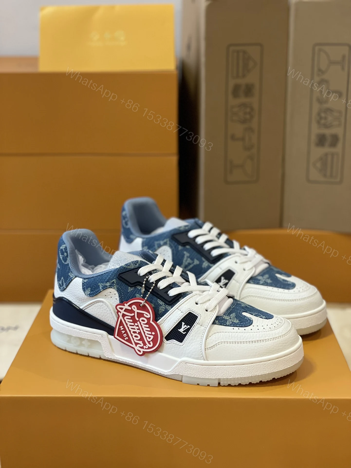 LV 一比一牛仔藍拼接運動鞋 休閒百搭款舒適再升級 — view 1