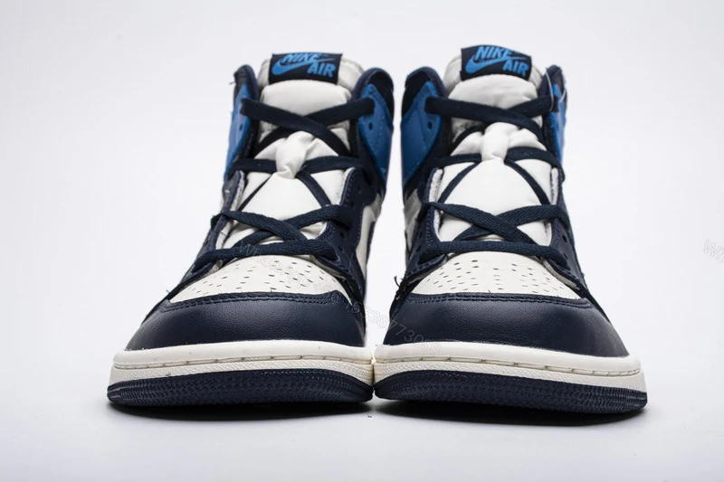 Air Jordan 1 Retro High Obsidian UNC 555088-140 — view 2