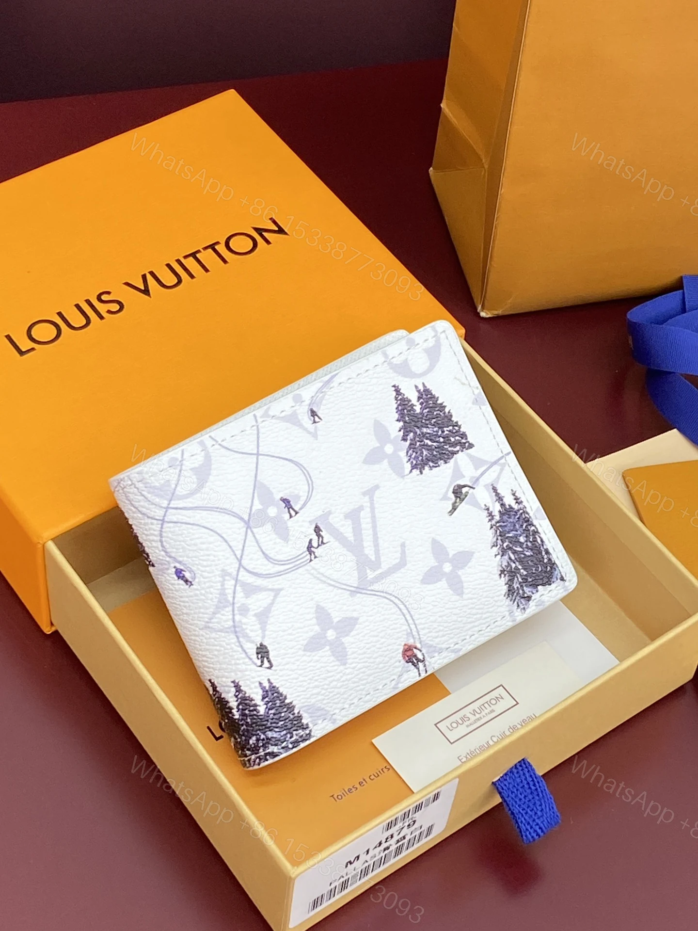 LV 一比一滑雪圖案短夾 白色冬日Monogram印花人氣款 — view 1