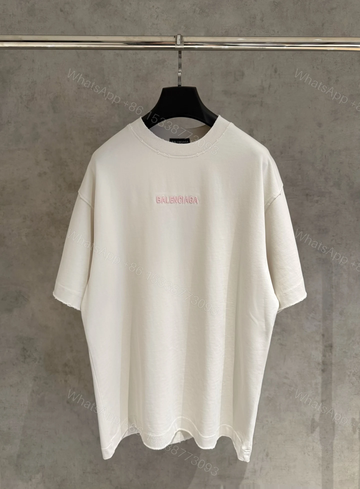 Balenciaga高仿白色短袖T恤粉色小字LOGO簡約質感款 — view 1