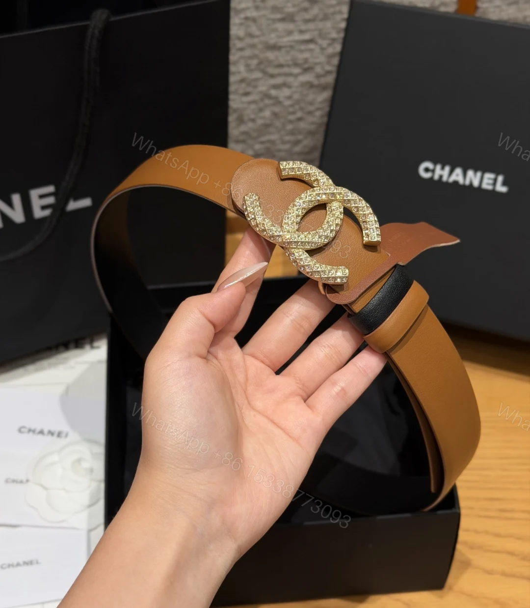 ChanelA貨棕色菱格紋金色雙C女士皮帶 — view 1