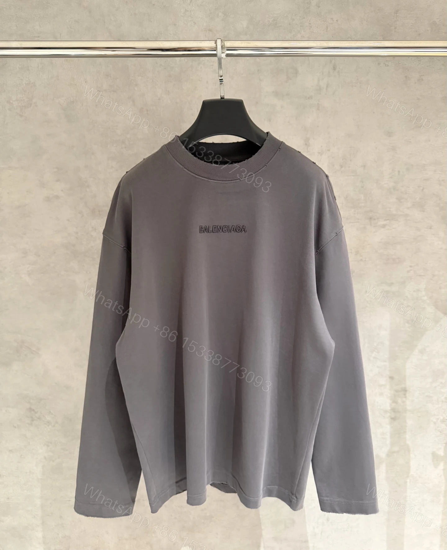 Balenciaga 高仿浮雕LOGO灰色長袖T恤 立體紋理簡約穿搭款 — view 1