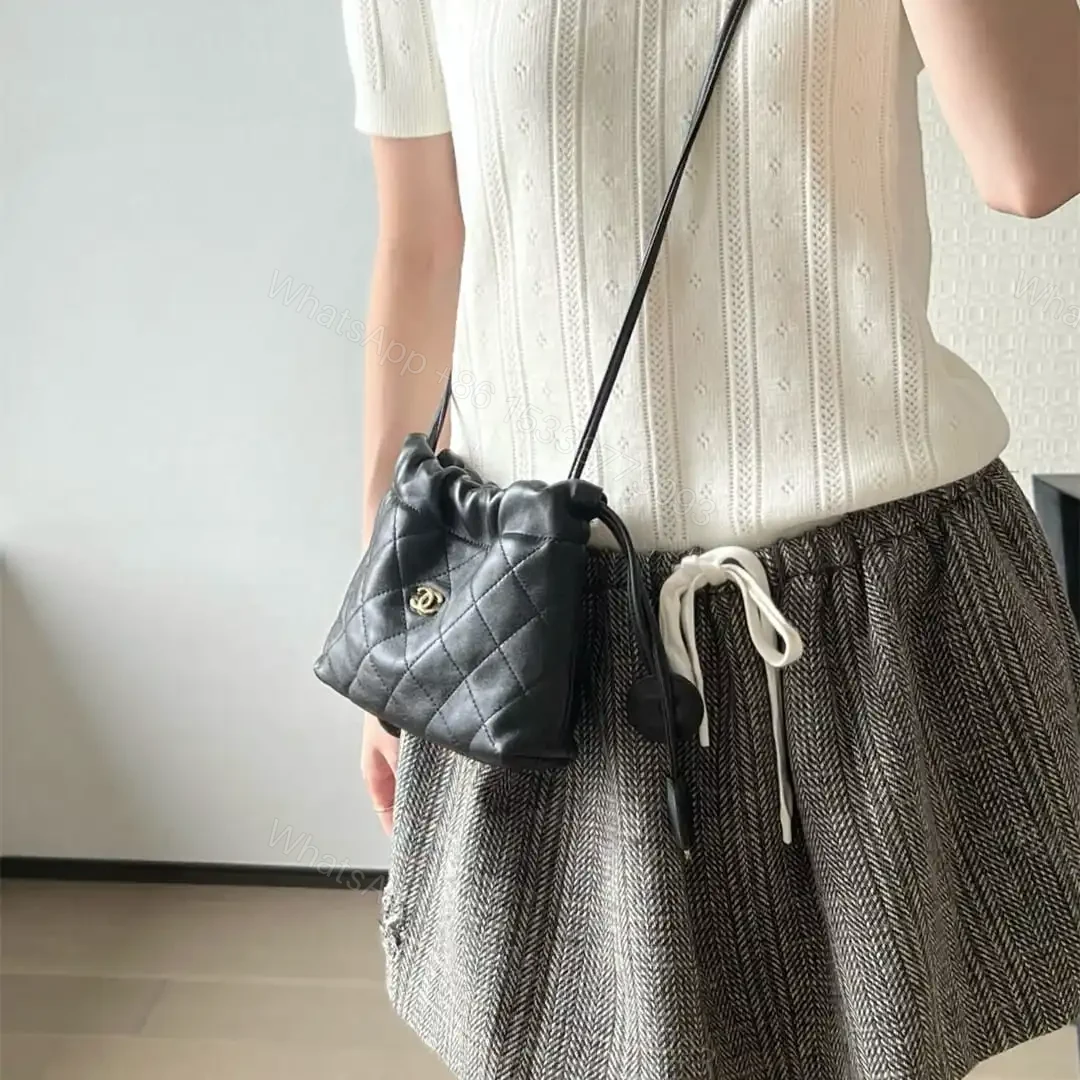 View 22 of 高仿Chanel*26S系列AP5228小羊皮單肩包黑色免檢版