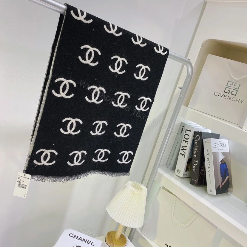 View 2 of EN – Luxury CHL Scarf 009
