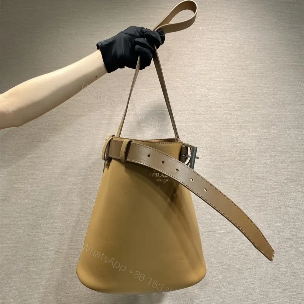 View 11 of 高仿Prada*Buckle系列1BE085小牛皮水桶包焦糖色免檢版