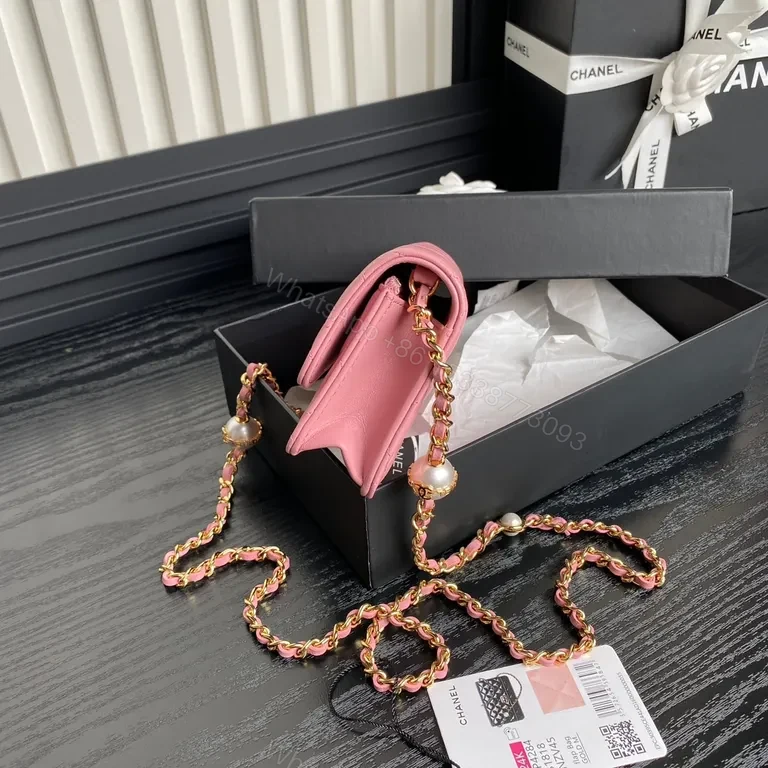 View 5 of Pink Quilted Chain Bag: Chic Crossbody Luxury Bag
