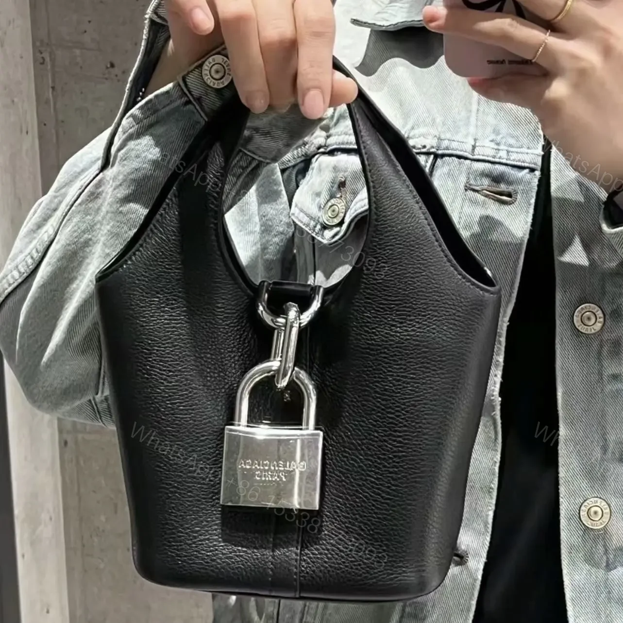 View 14 of 高仿Balenciaga*Locker水桶包2024早春XS