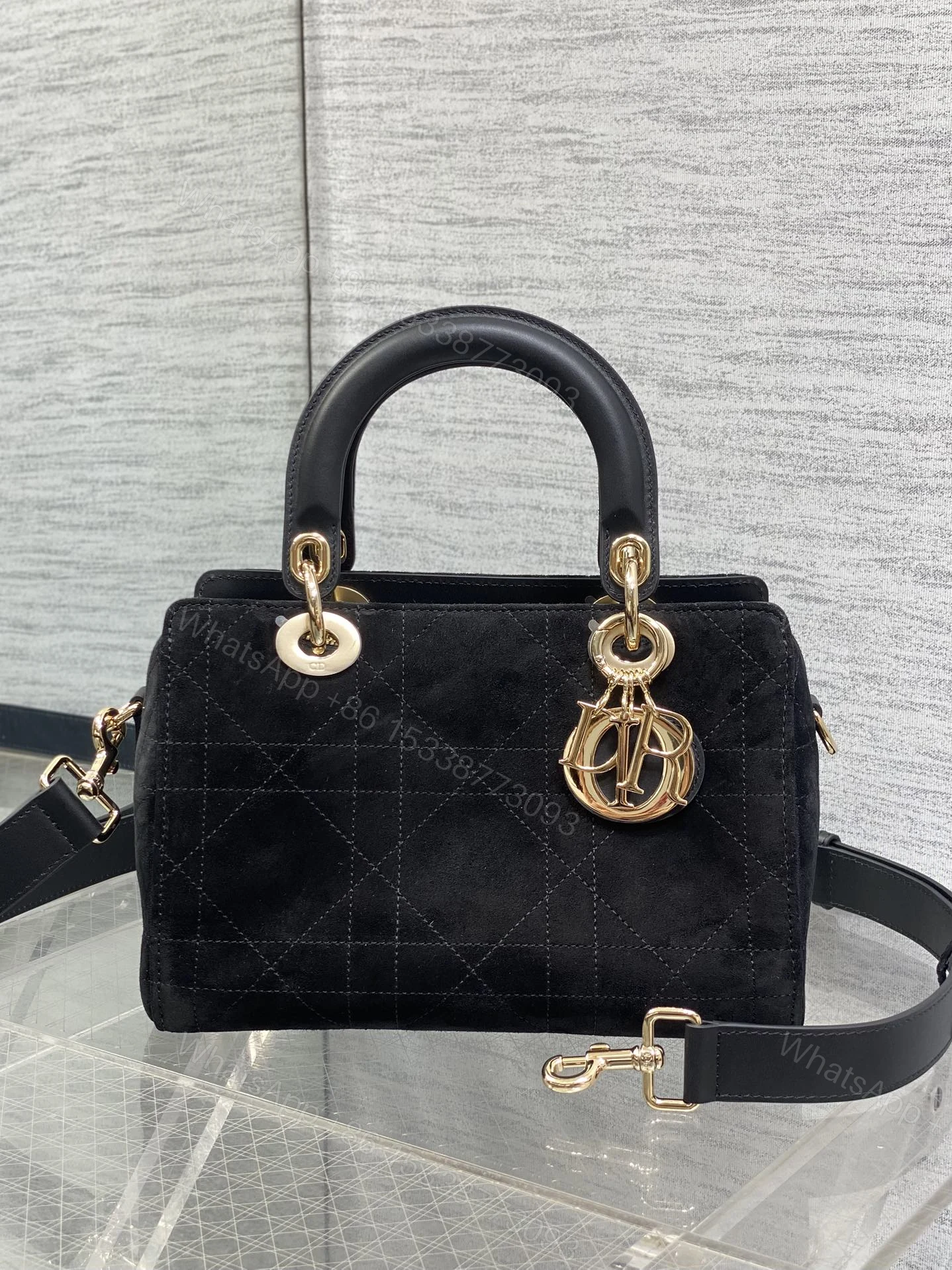 Dior 高仿黑色小款手提包 經典藤格紋金屬吊飾款 — view 1