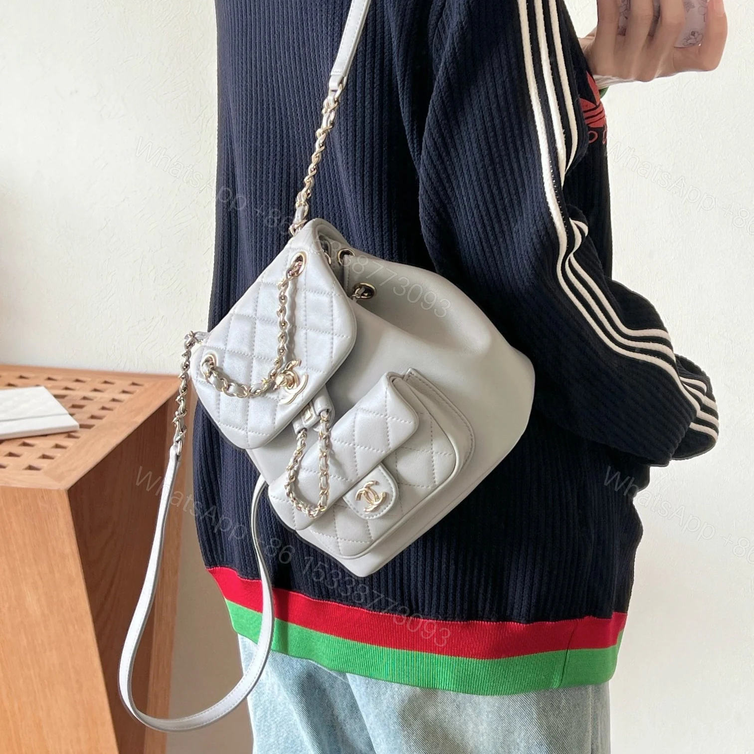 View 16 of 高仿Chanel*24K系列AS2908小牛皮淡灰雙肩包小號免檢版