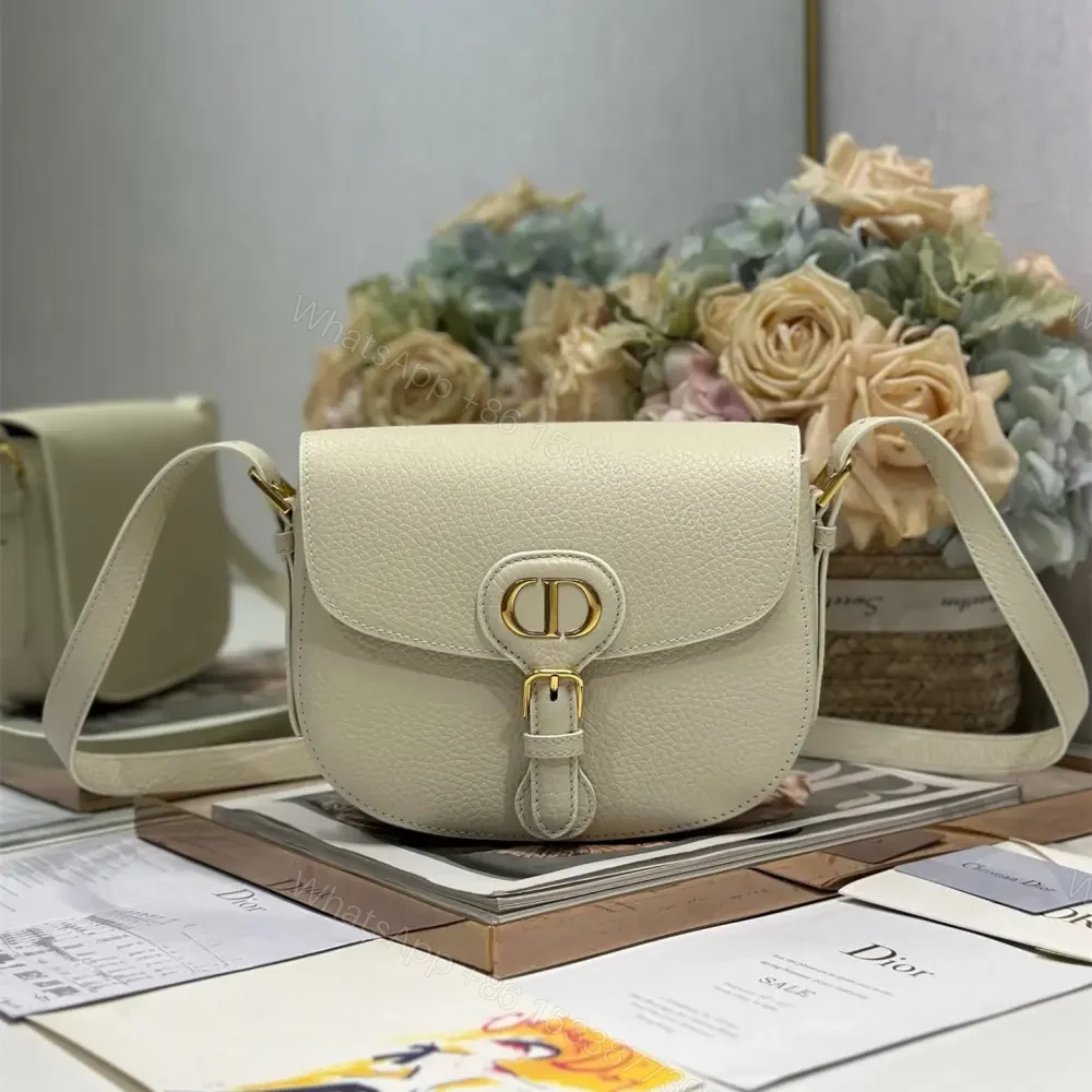 高仿Dior*Bobby系列M931M030牛皮斜挎包白色中號免檢版 — view 1