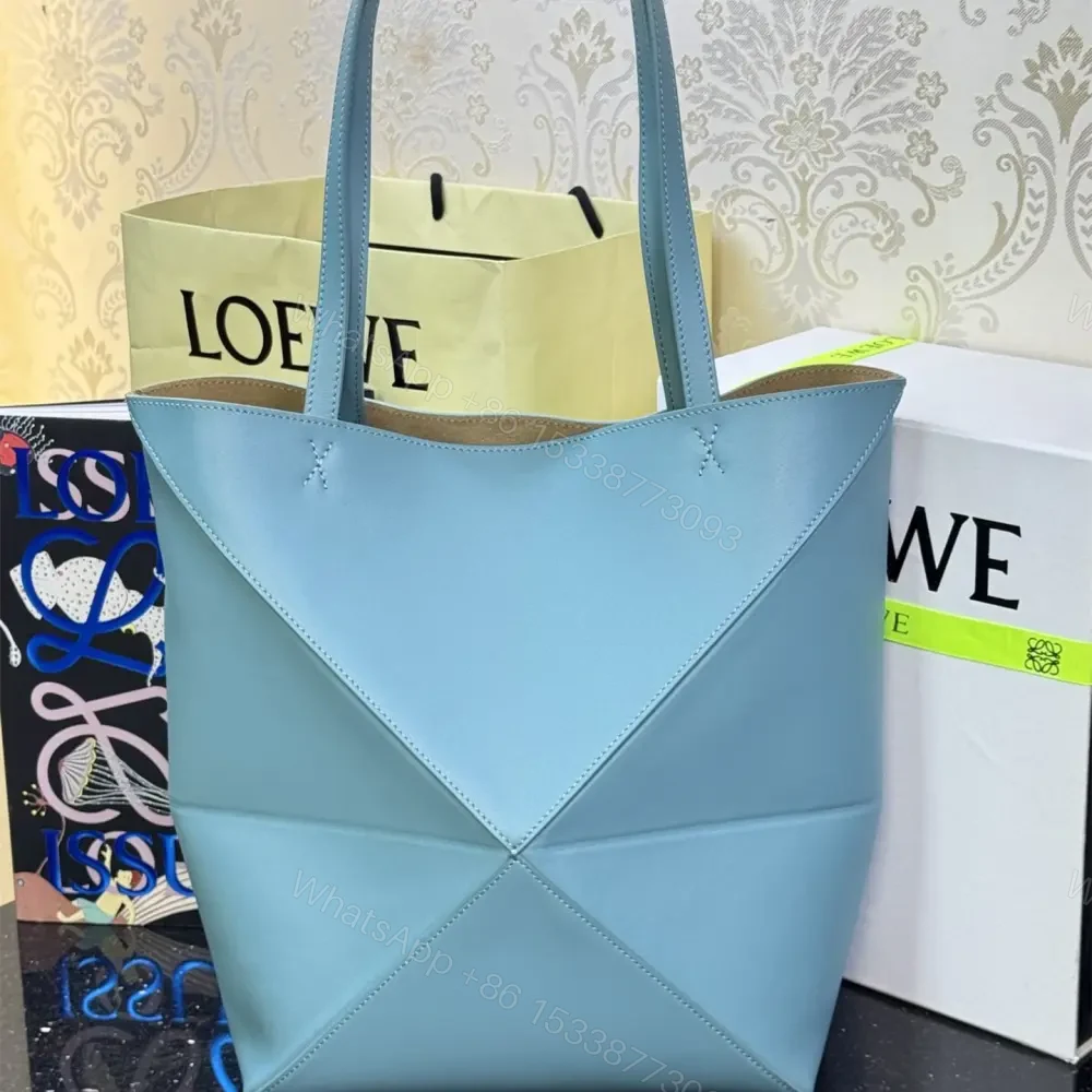 View 2 of 高仿Loewe*Fold系列4512小牛皮Tote手袋水色中號免檢版