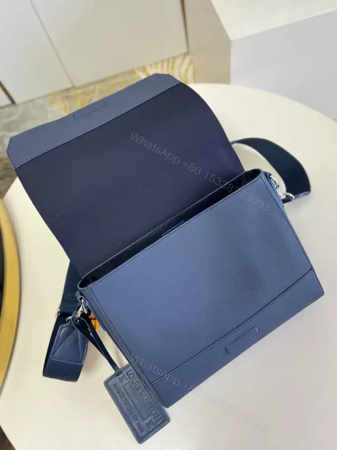 View 4 of LOUIS VUITTON TAKEOFF MESSENGER – LBV412