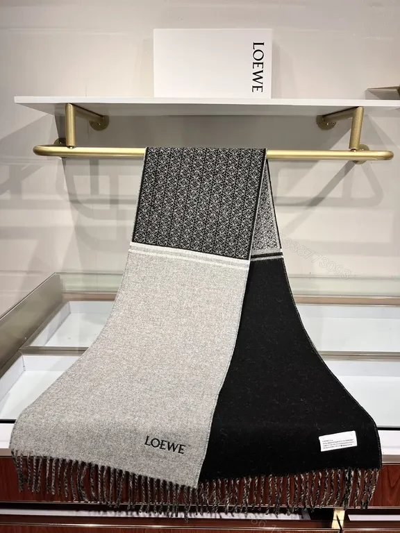 View 7 of Two-Tone LOEWE-Style Wool Scarf: Luxury Warmth & Fringed Edge