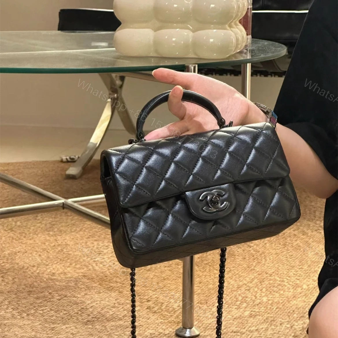 View 21 of 高仿Chanel24A*CF系列AS2431小羊皮手柄包免檢版