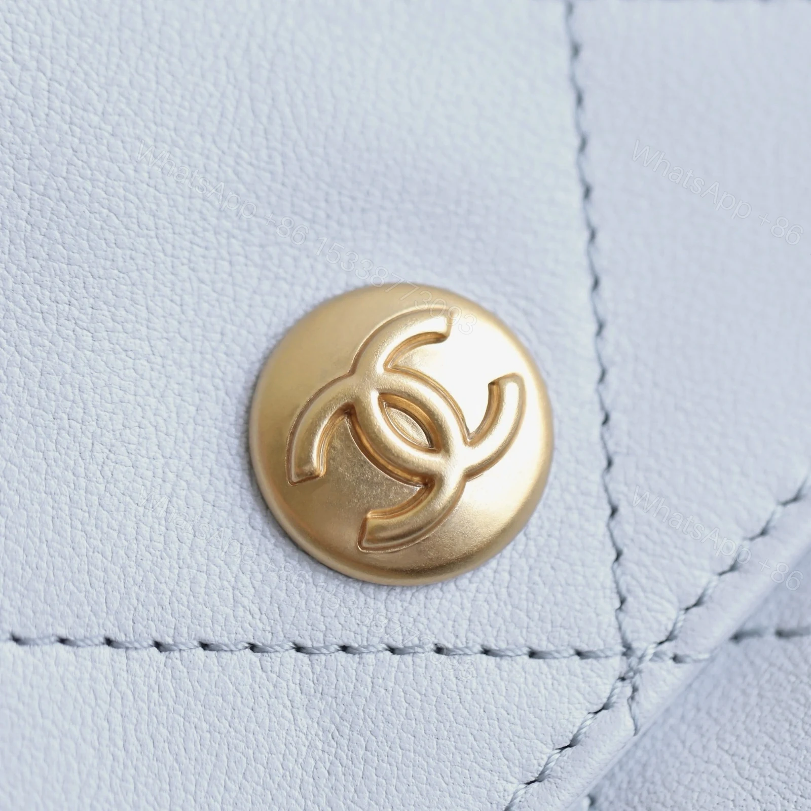 View 15 of 高仿Chanel*24P系列AS4743夾層郵差包灰色小號免檢版