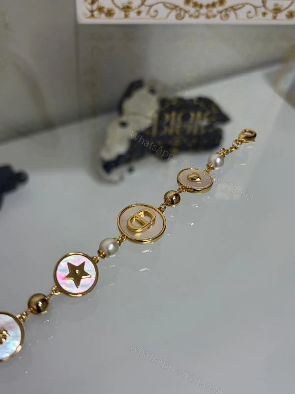 View 2 of DIOR迪奥早春新款CD彩贝小圆多元素珍珠星星四叶草手链_高仿a货厂家-奢品库