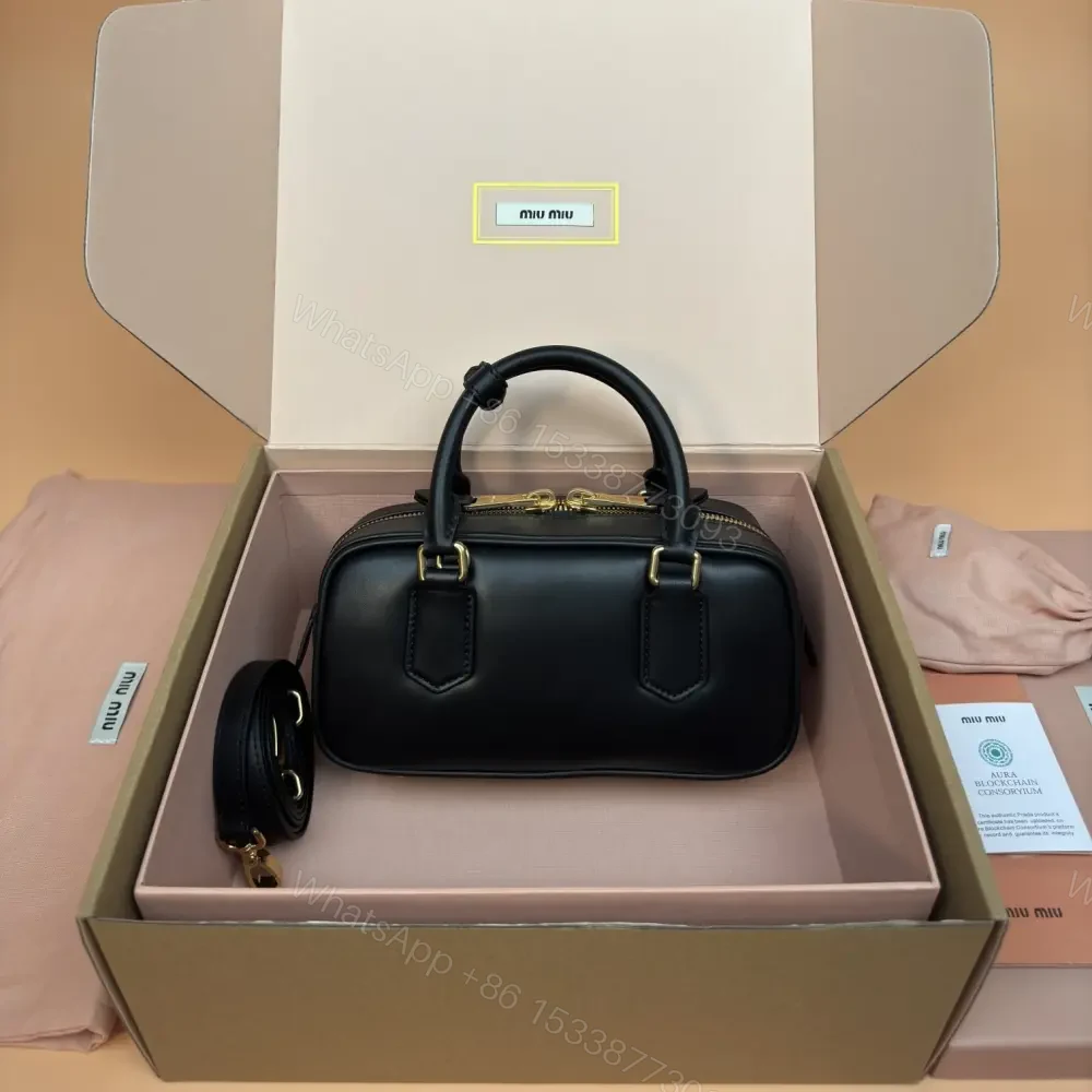 View 2 of 高仿miumiu*Arcadie系列5BB142小牛皮斜挎包黑色免檢版