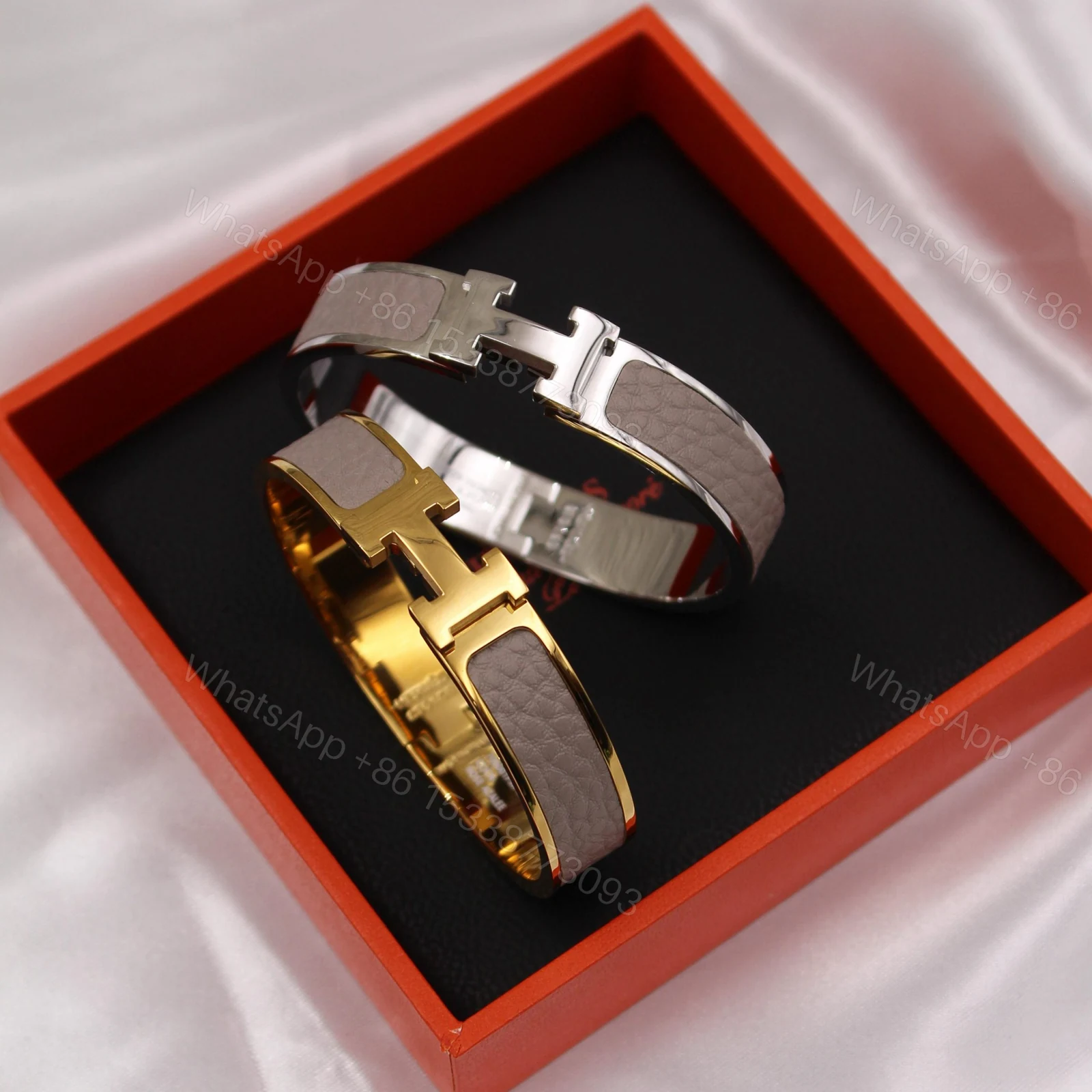 Hermes Marron Glace Enamel Clic H Bracelet Replica — view 1