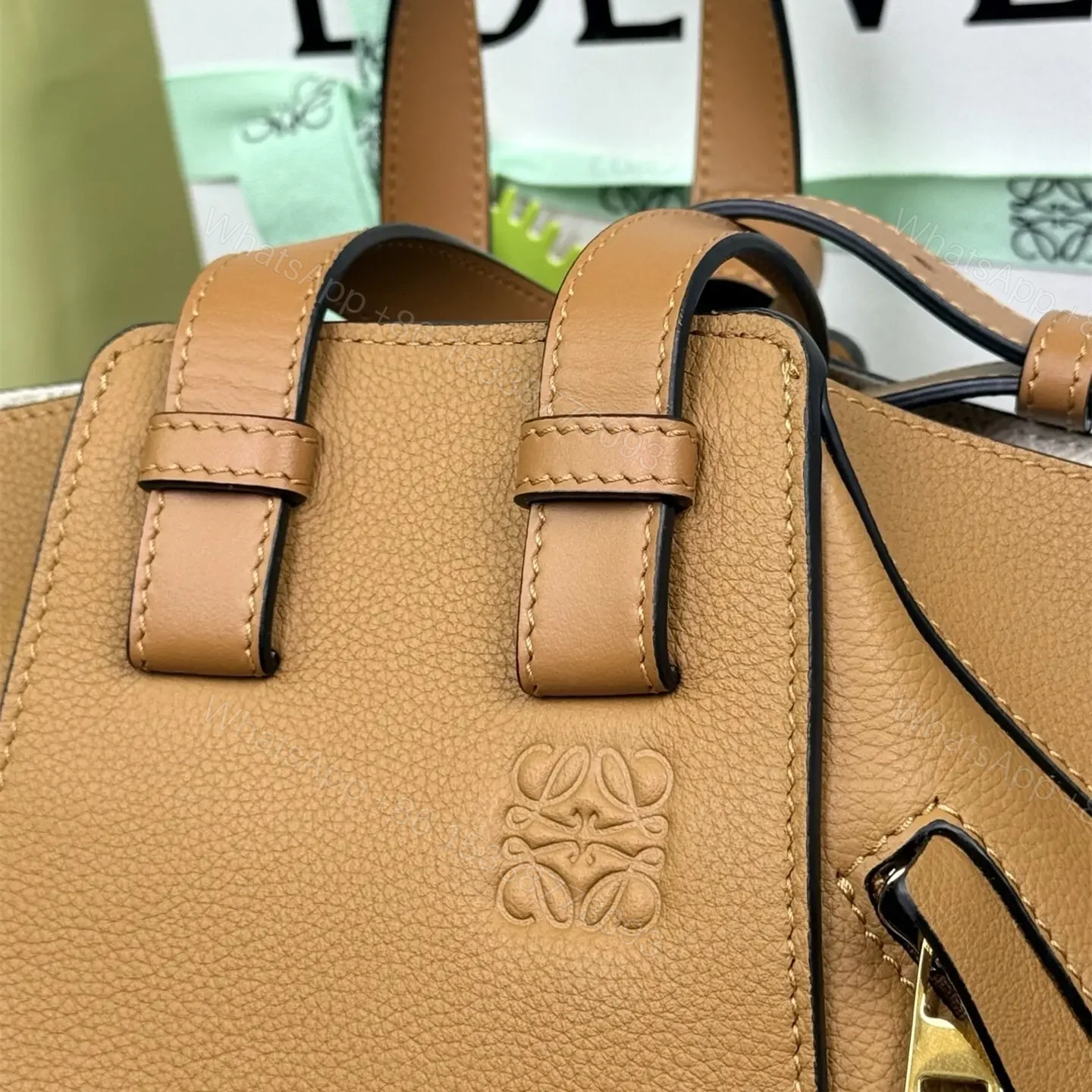 View 10 of 高仿Loewe*Hammock系列5542粒面小牛皮吊床手袋焦糖色小號免檢版