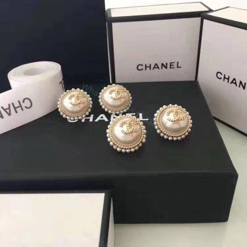 View 4 of EN – Lux Earring Chanel 022