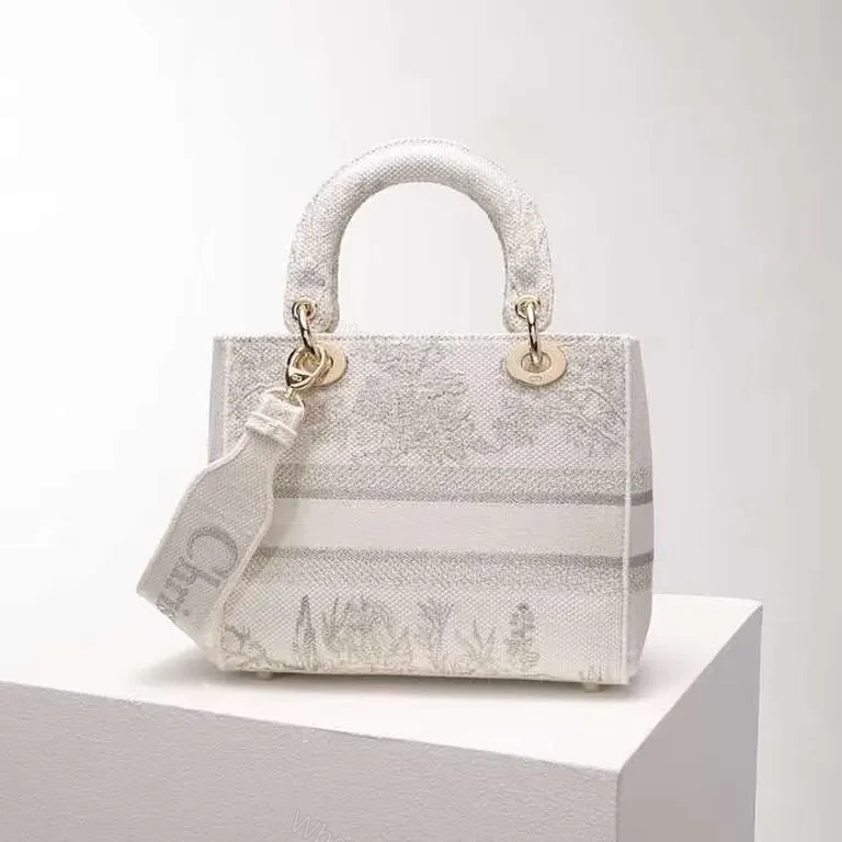 View 9 of Textured Dior Handbag: Structured Luxury, Allâ€‘Day Sophistication