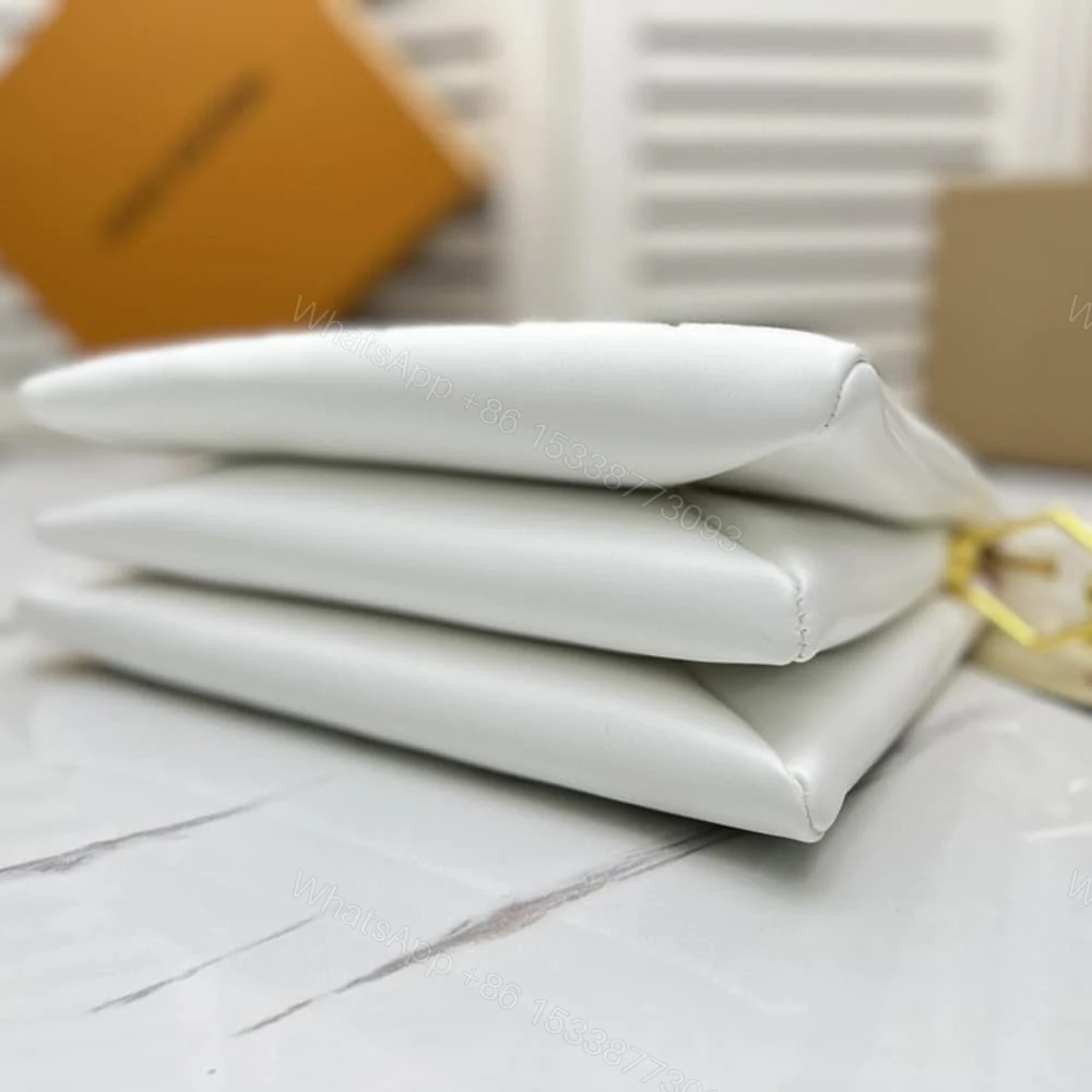 View 5 of Louis Vuitton Bolso Coussin PM White 26Cm M21209