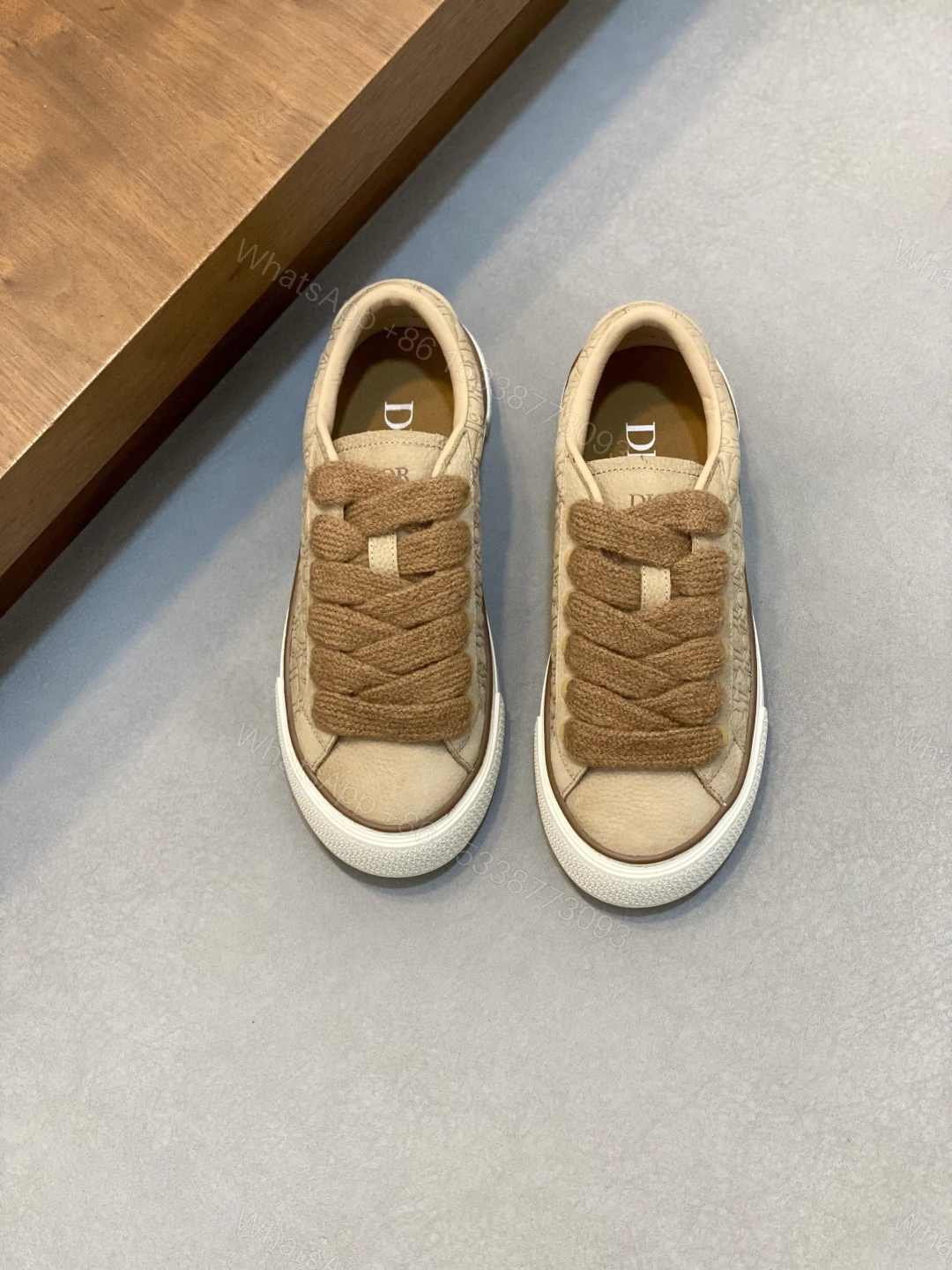 Dior A貨 米色休閒鞋 男士簡約紋理設計 舒適耐穿日常款 — view 1