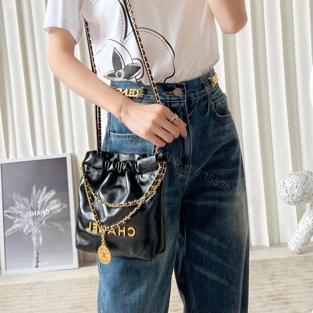View 18 of 香奈兒包包高仿23S春夏系列Mini購物袋黑金款免檢版
