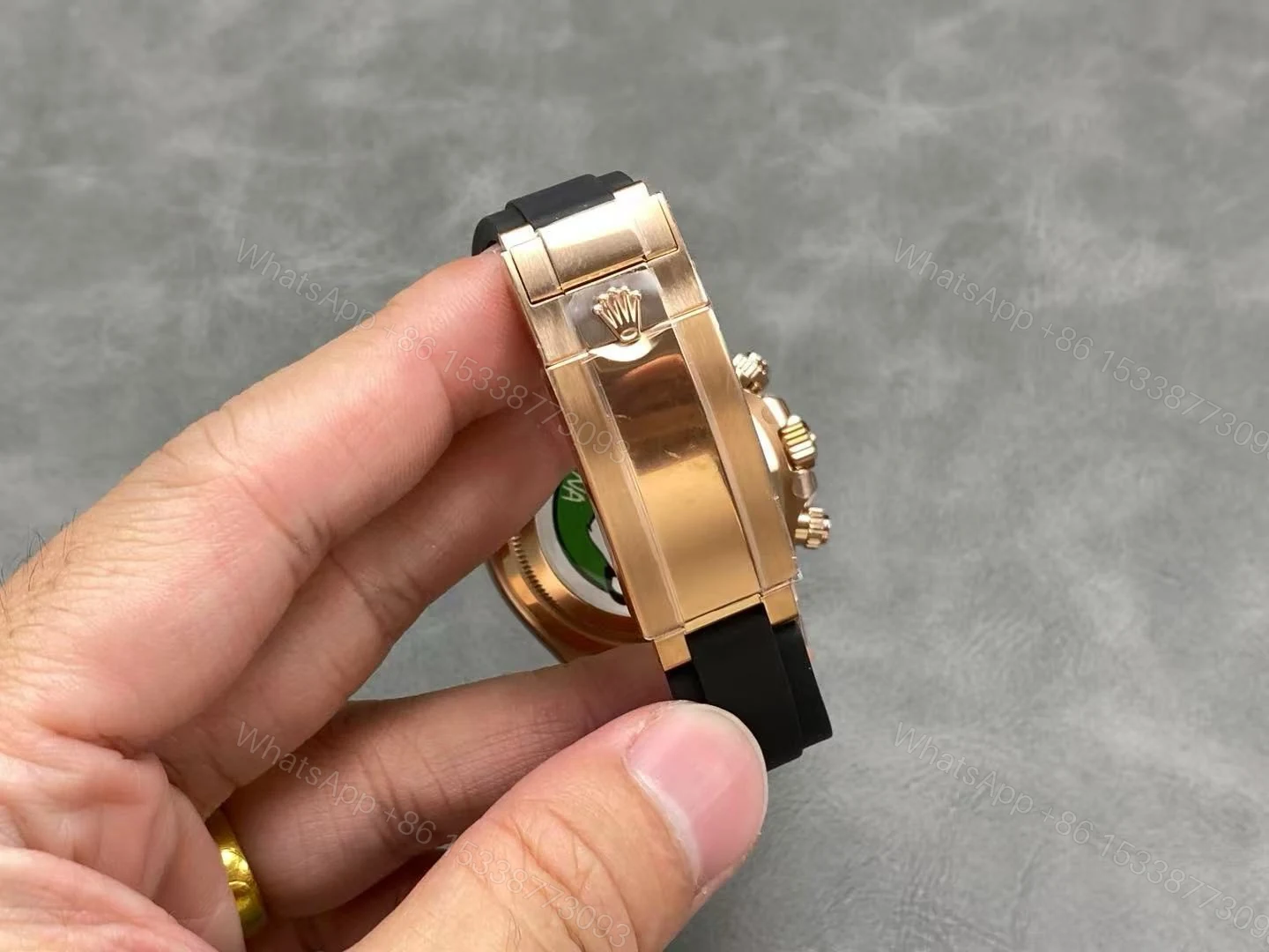 View 15 of Replica Rolex Cosmograph Daytona Everose gold 116515LN