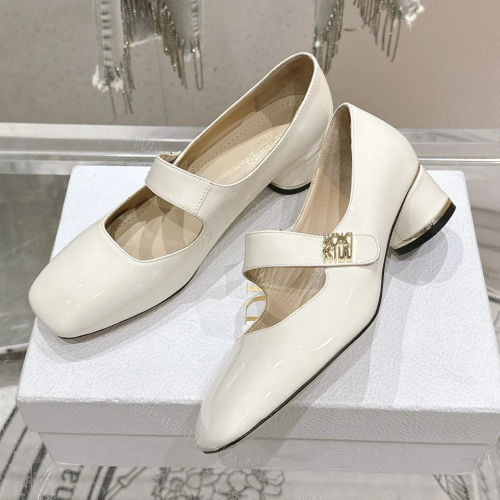 高仿Dior*Miss系列KDC269方頭粗跟單鞋4CM白色漆皮免檢版 — view 1