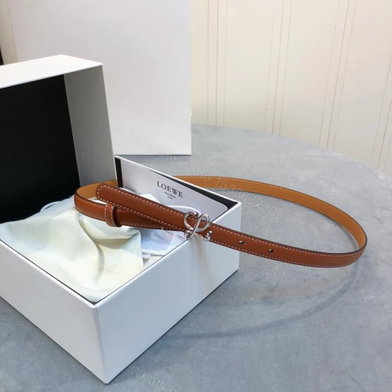 View 4 of Loewe罗意威2020秋冬新款 光滑小牛皮腰带_高仿a货厂家-奢品库