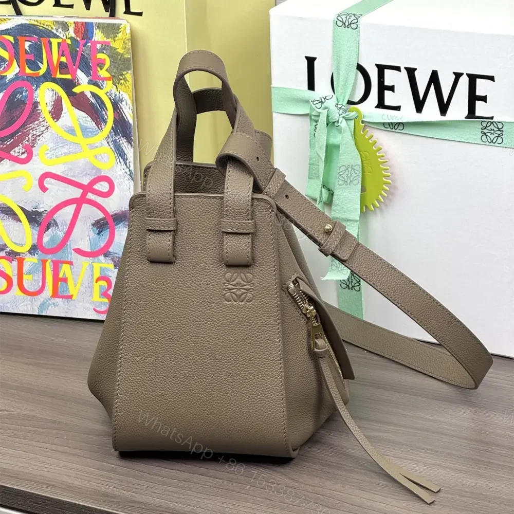 View 2 of 高仿Loewe*Hammock系列3170粒面小牛皮吊床手袋灰褐色小號免檢版