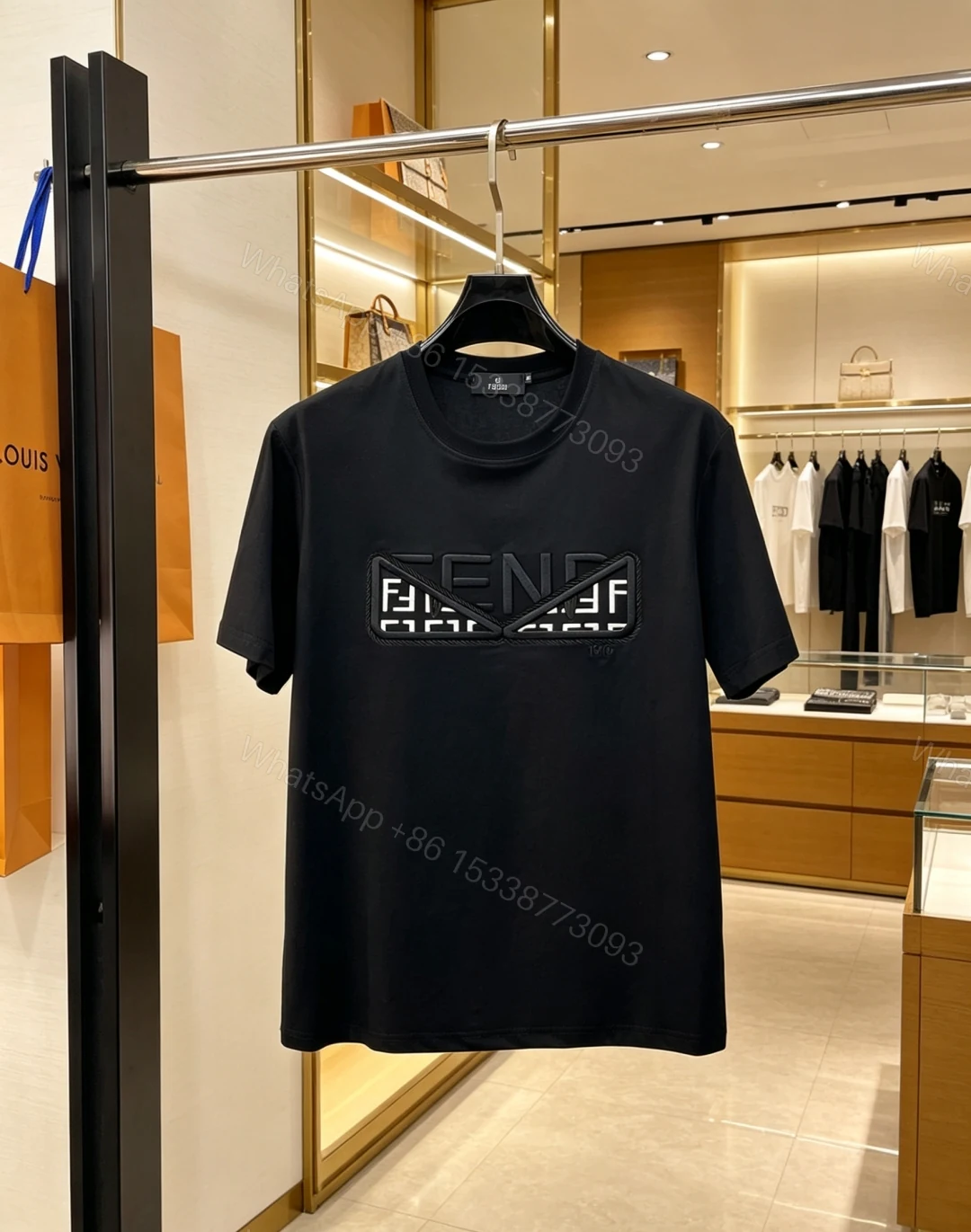 FENDI高仿FF立體壓紋短袖T恤男士潮流上衣黑色款 — view 1