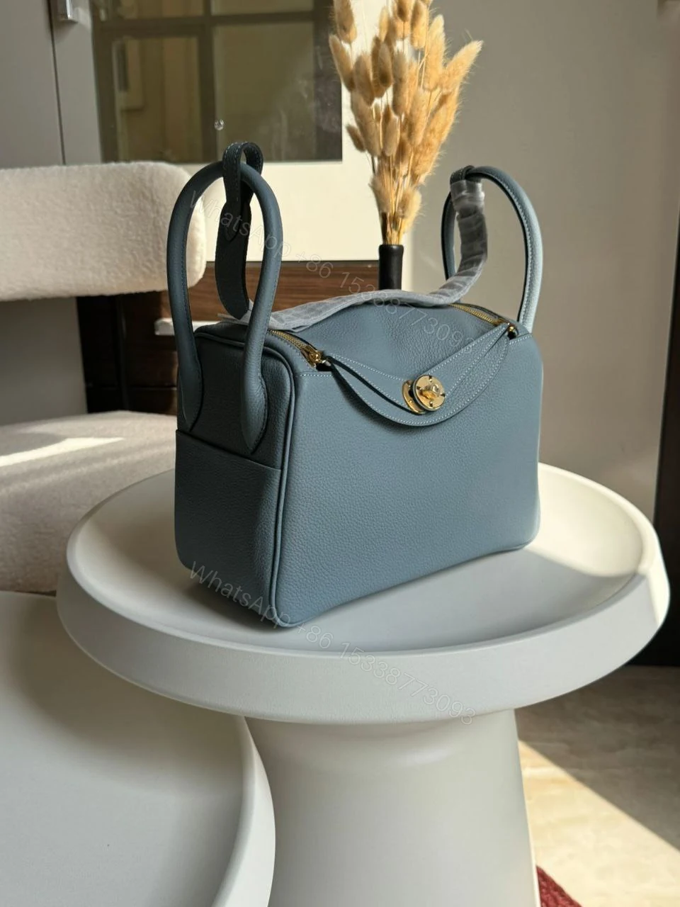 View 8 of HERMÈS Lindy 26 shoulder bag in Beton Evercolor leather