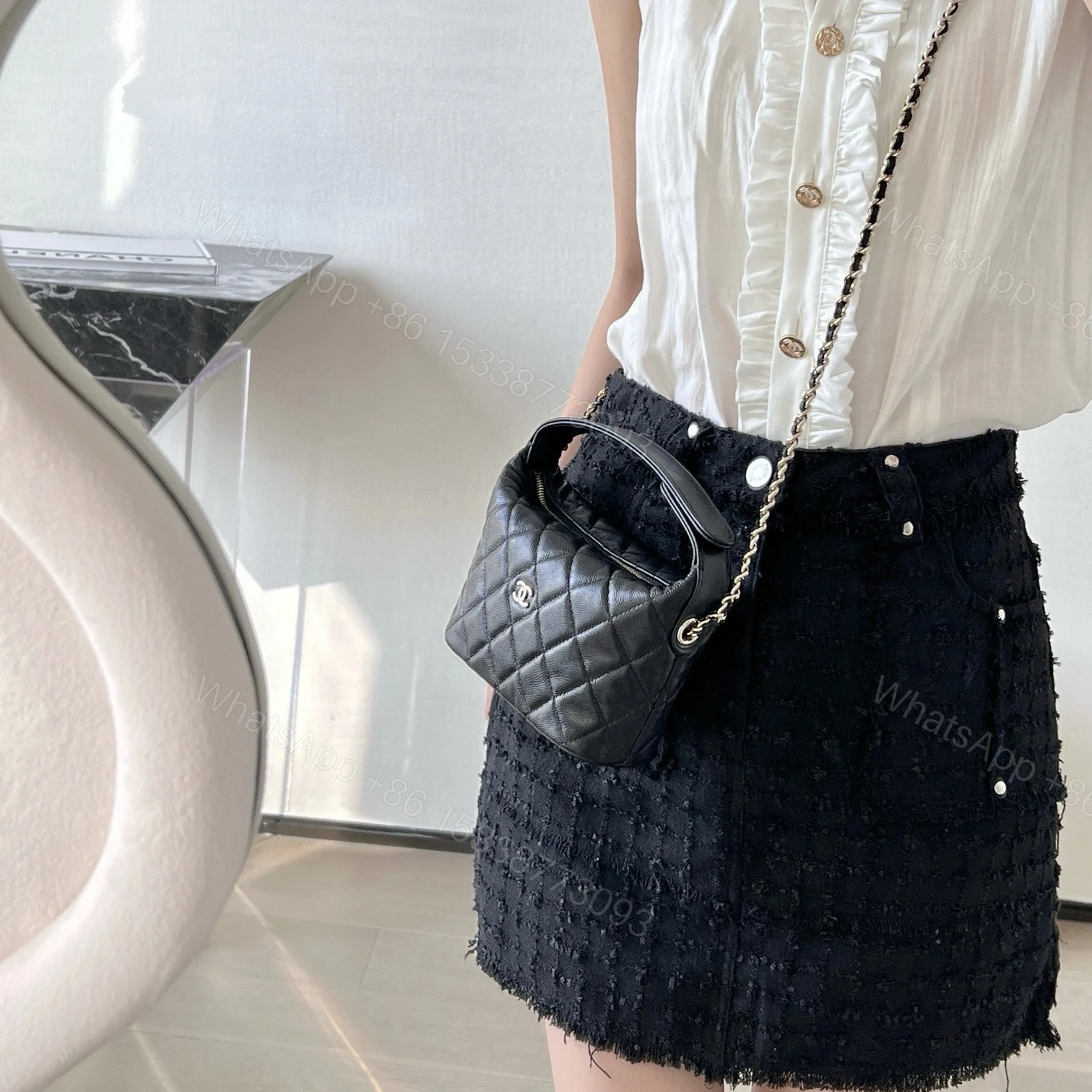 View 12 of 高仿Chanel*25C系列AS4386顆粒面小牛皮飯盒包黑色免檢版