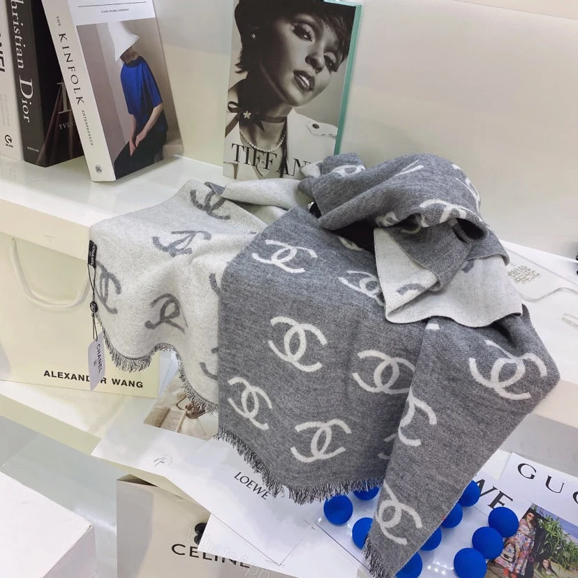 EN – Luxury CHL Scarf 010 — view 1