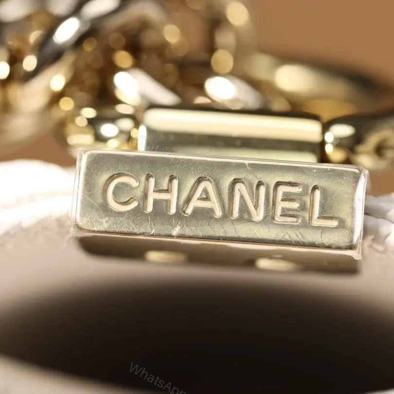View 16 of 高仿Chanel*LeBoy白色口蓋包M免檢版