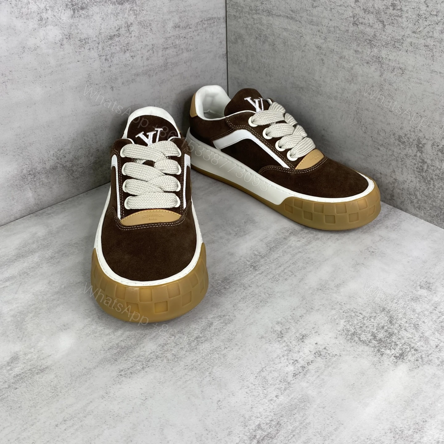 LV 復刻 Trainer Maxi 咖啡色麂皮厚底休閒鞋 — view 1