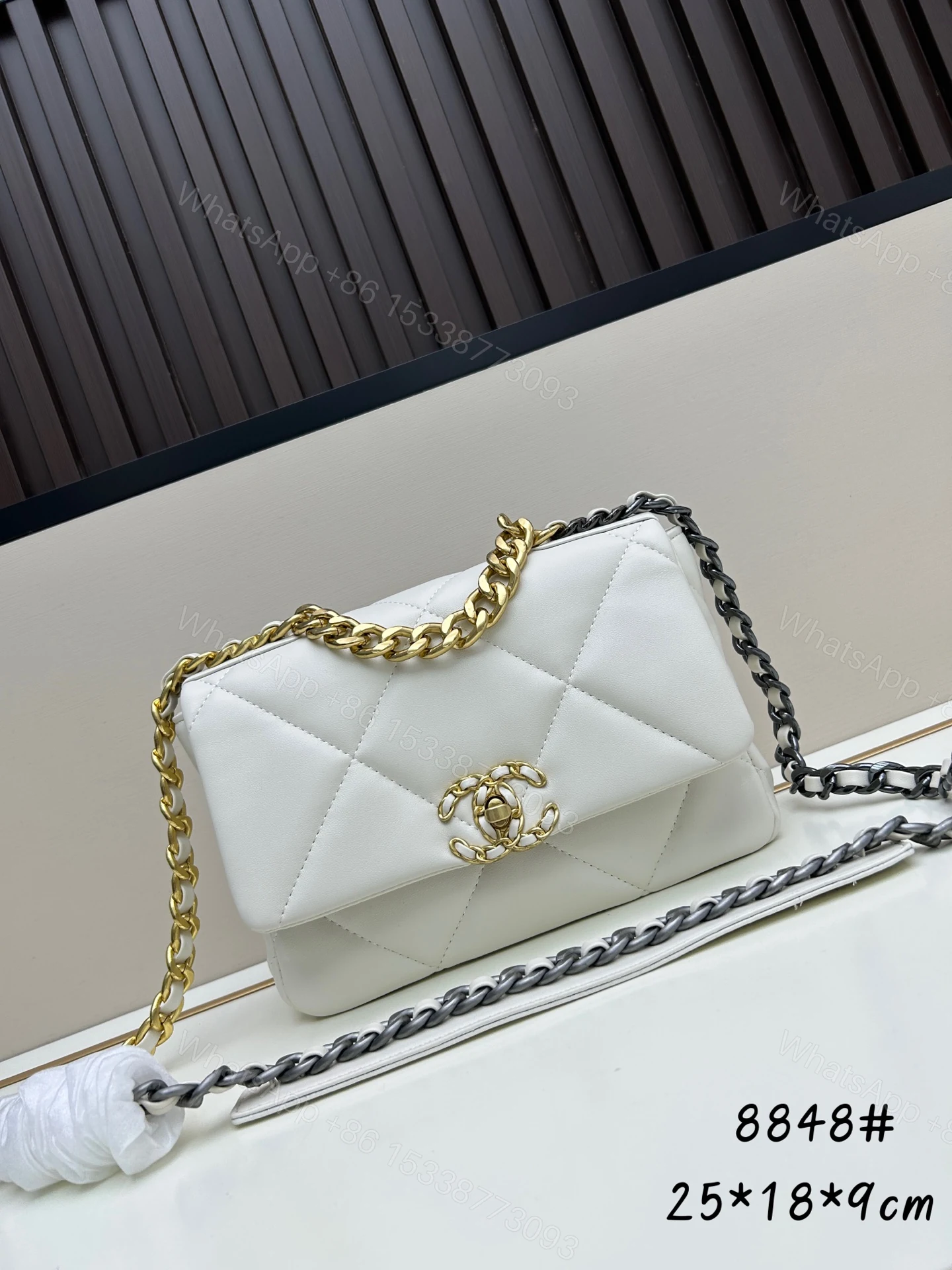 Chanel 高仿白色口蓋包 雙色鏈條金扣設計 — view 1