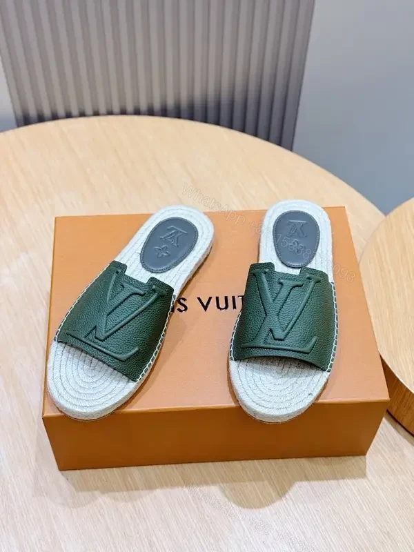 Patterned Leather Slides – Embossed Crest, Contoured Comfort, Luxury Style — view 1