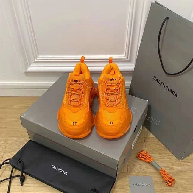 BALENCIAGA MEN’S TRIPLE S SNEAKER CLEAR SOLE – BB189 — view 1