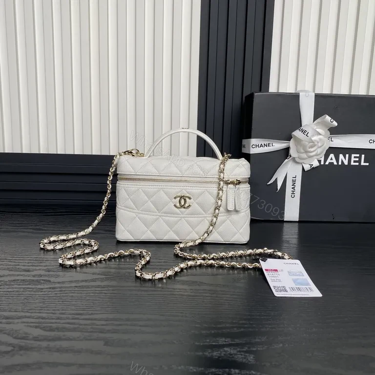 Chic Quilted Crossbody Wallet on Chain, Luxe Everyday — view 1