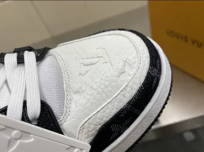 View 5 of LOUIS VUITTON TRAINER SNEAKERS IN WHITE AND BLACK – LSVT341