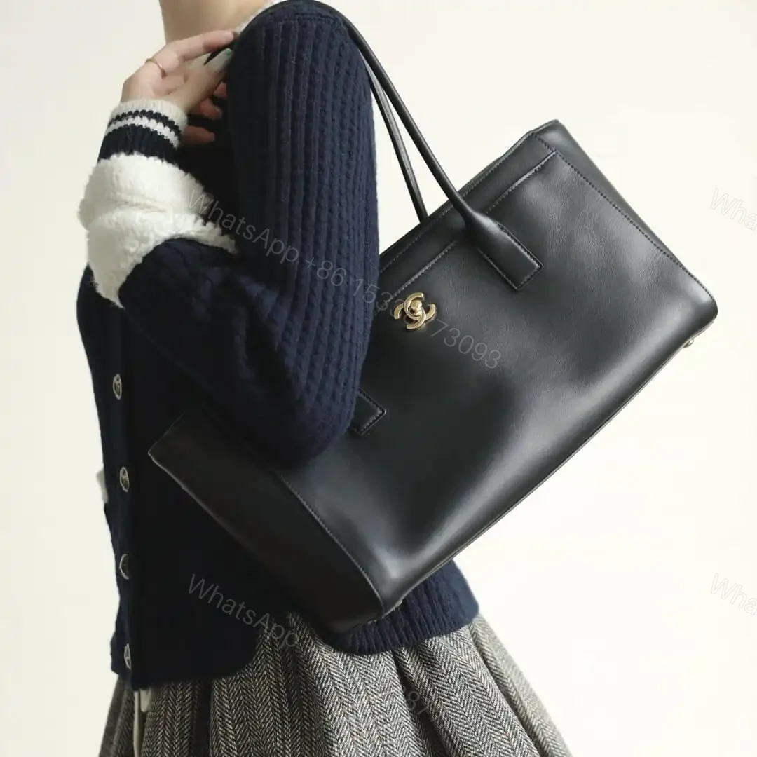 View 17 of 高仿Chanel*26S系列AS6243小牛皮單肩包小號黑色免檢版