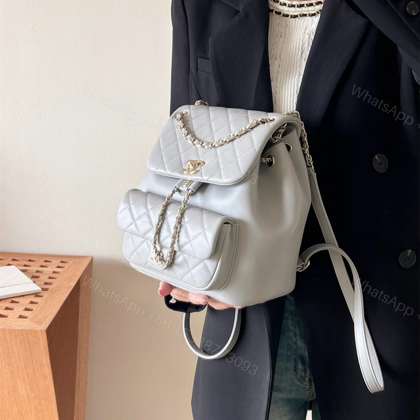 View 10 of 高仿Chanel*24K系列AS2908小牛皮淡灰雙肩包大號免檢版