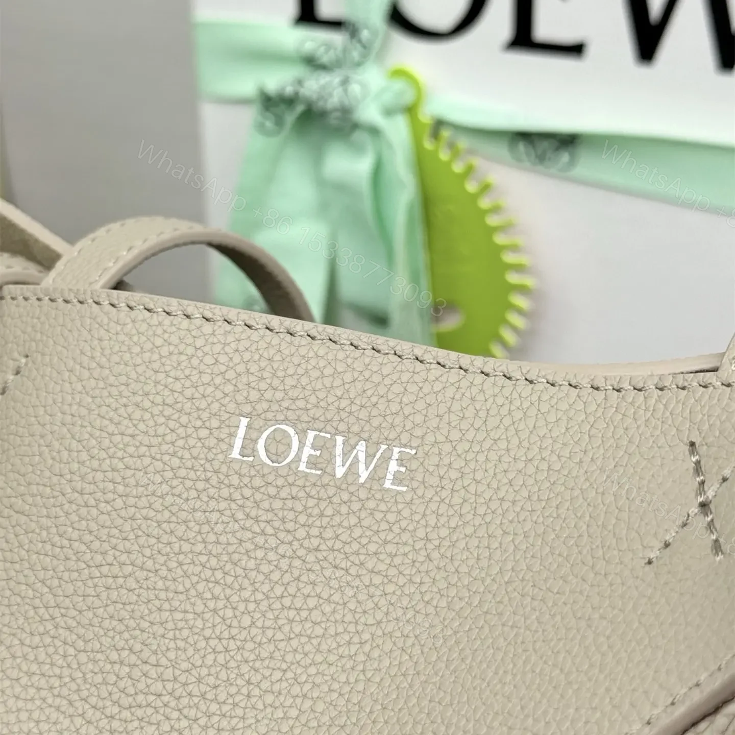 View 14 of 高仿Loewe*Fold系列5541幾何Tote包陶土色中號免檢版