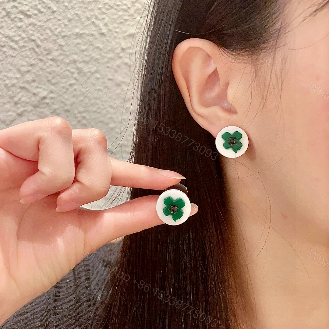 Chanel高仿綠色山茶花耳環 女生氣質百搭輕奢配件 — view 1