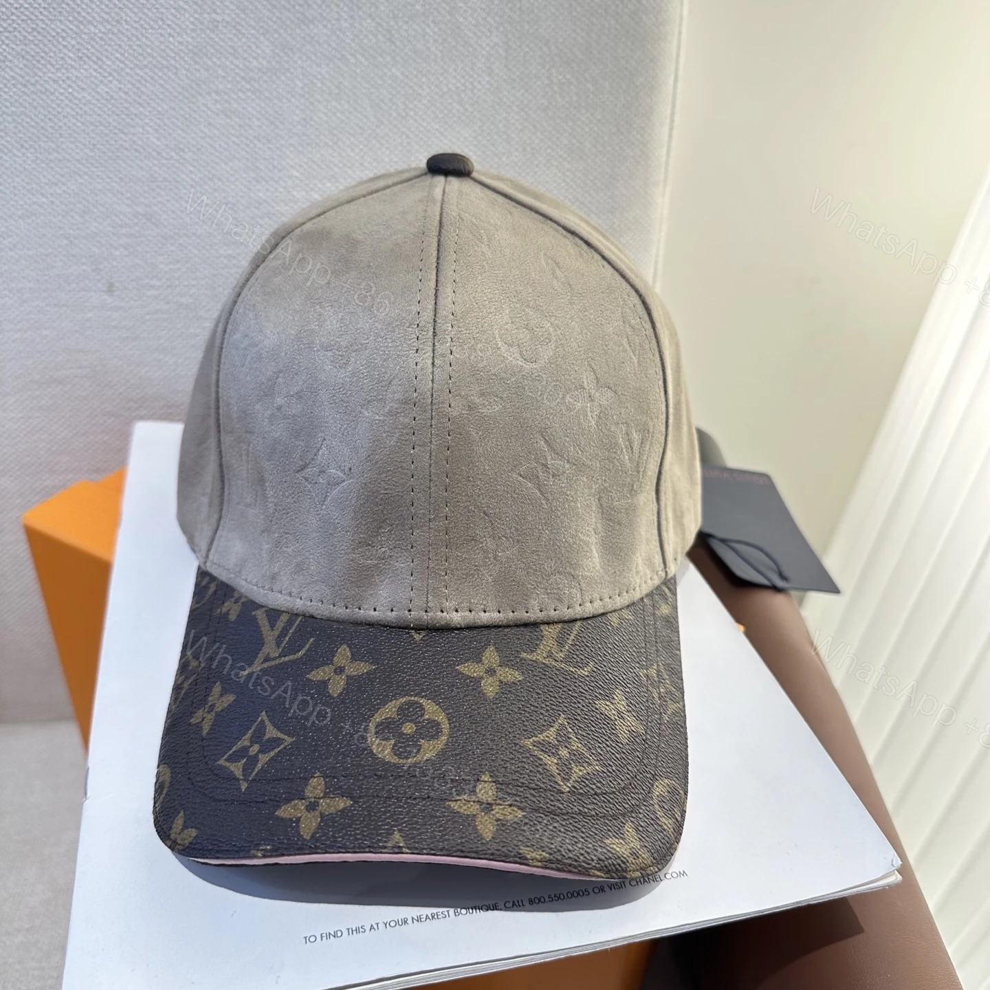 LV 一比一 男/女款 灰色麂皮老花棒球帽 簡約高級款 — view 1