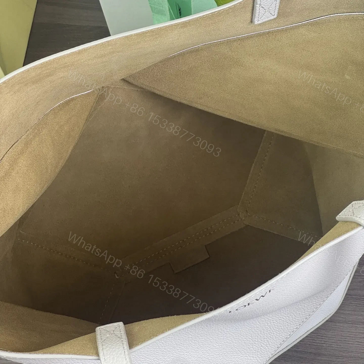 View 10 of 高仿Loewe*Fold系列1769小牛皮Tote手袋米灰色中號免檢版
