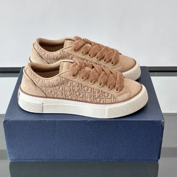 View 7 of DIOR B33 SPIN SNEAKERS BEIGE NUBUCK AND BEIGE DIOR GRAVITY NUBUCK – CD206